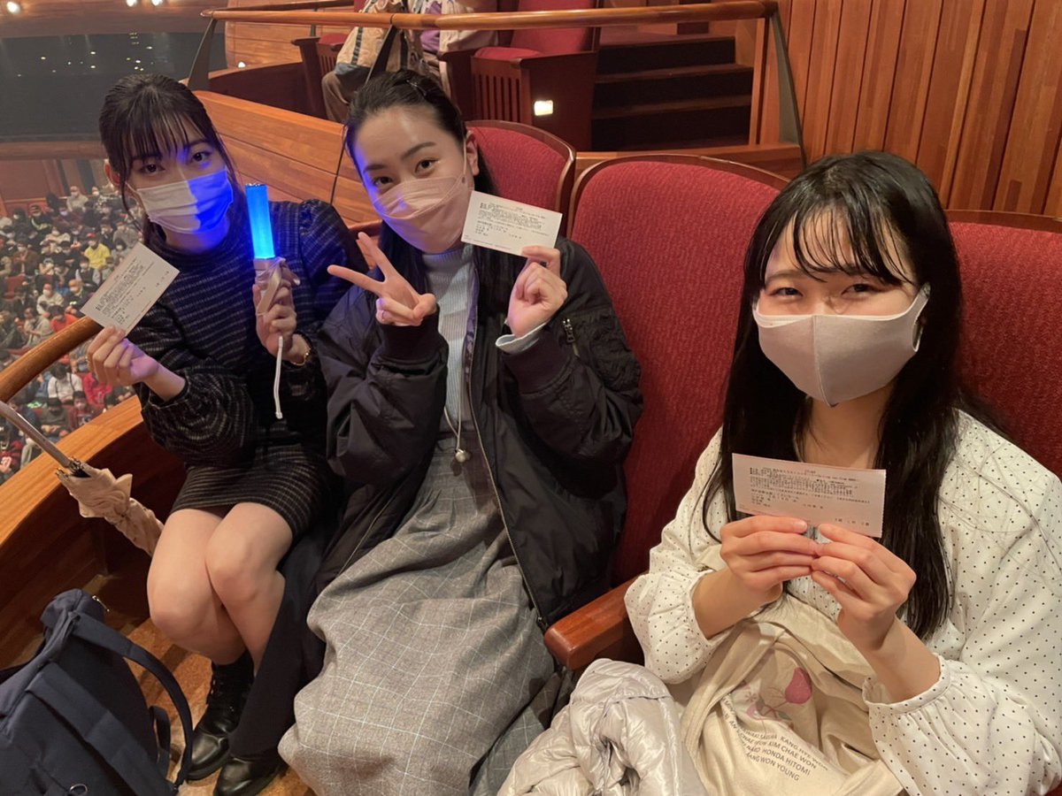 KOBerrieS 本日、#井上怜奈 #廣瀬未沙 #中家温香　の3名はいつもお世話になっている、エイベックスマネジメントの鈴木大輔さまにご招待頂き #神戸国際会館こくさいホール に🎤✨今日一日で沢山勉強させて頂きました🙋‍♀️詳しくは後ほど3人のTwitterでご確認下さい😊#STU48岡田奈々ラストコンサート #STU48 https://t.co/54zumfvren