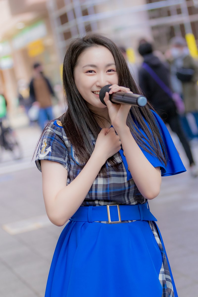 KOBerrieS 2022.03.27（日）しんながたくにづかローカル&ワールドフェスティバル於：大正筋商店街KOBerrieS♪のライブがありました。お膝元の長田区でのステージに大勢の人が集まっていました。「れいな」こと井上怜奈さん。#井上怜奈 #KOBerrieS #コウベリ #コウベリーズ #大正筋商店街 https://t.co/JmxfwHRGAK
