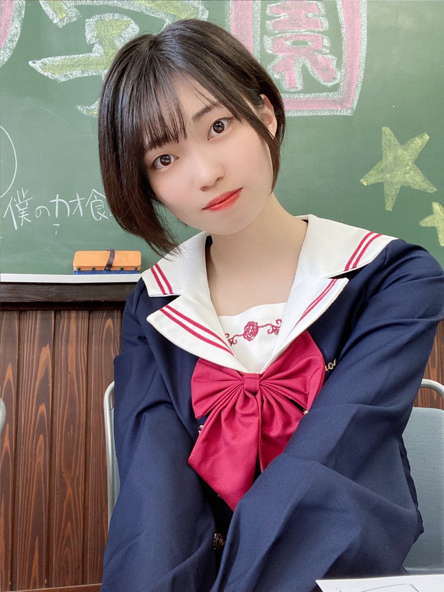 廣瀬未沙(みーちゃん)の画像 KOBerrieS コウベリ学園有難うございました〜✨この制服ずっと着たかったので着れて良かったですし、久しぶりに人の似顔絵書きました、笑そして今回は防災グッズを作ろうと題してマスク作りを皆さんと一緒にさせて頂きました✨制服や、防災グッズ作成、似顔絵の感想お待ちしてます🥺#コウベリ https://t.co/yxP69YsIol