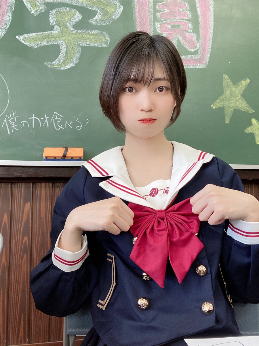 廣瀬未沙(みーちゃん)の画像 KOBerrieS コウベリ学園有難うございました〜✨この制服ずっと着たかったので着れて良かったですし、久しぶりに人の似顔絵書きました、笑そして今回は防災グッズを作ろうと題してマスク作りを皆さんと一緒にさせて頂きました✨制服や、防災グッズ作成、似顔絵の感想お待ちしてます🥺#コウベリ https://t.co/yxP69YsIol