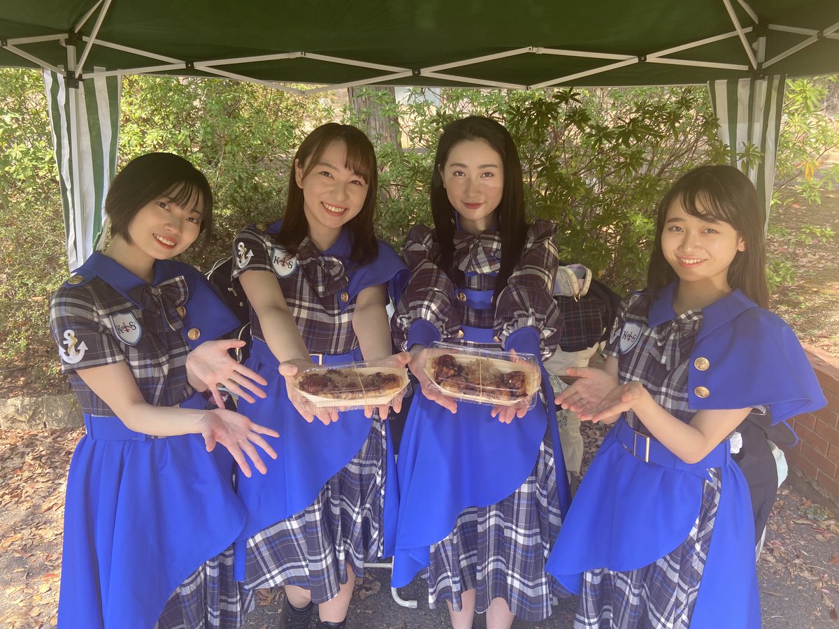 KOBerrieS 加古川市日岡山公園「春の桜コンサート」🌸【2022.4.10 SUN】お越しくださりありがとうございました🧡加古川周辺のファンの方が意外と多くてびっくりしました笑色んな方の地元でライブできるのって嬉しいね🥰桜はちょうどいい感じに葉桜になりかけで、暖かくて気持ちよかった～🌱#コウベリ https://t.co/MRBIMuViy1