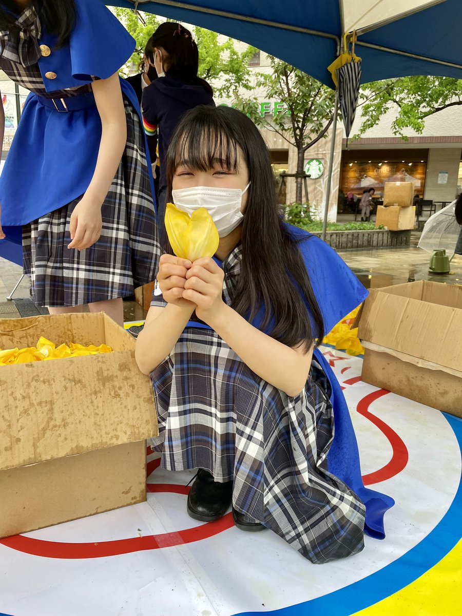 KOBerrieS 大丸須磨店さんの『Smile Myodani〜合言葉はEGAO〜』にてインフィオラータの体験をさせていただきました💐　初めてでしたが、鮮やかな花びらを楽しみながら並べてとても素敵な時間を過ごさせていただきました🌷本日はお足元の悪い中お越しくださり、本当にありがとうございました🙇🏻‍♀️#コウベリ https://t.co/oH2LOk7s7b