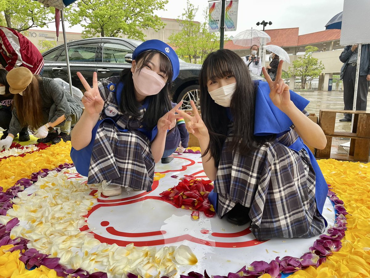 KOBerrieS 大丸須磨店さんの『Smile Myodani〜合言葉はEGAO〜』にてインフィオラータの体験をさせていただきました💐　初めてでしたが、鮮やかな花びらを楽しみながら並べてとても素敵な時間を過ごさせていただきました🌷本日はお足元の悪い中お越しくださり、本当にありがとうございました🙇🏻‍♀️#コウベリ https://t.co/oH2LOk7s7b