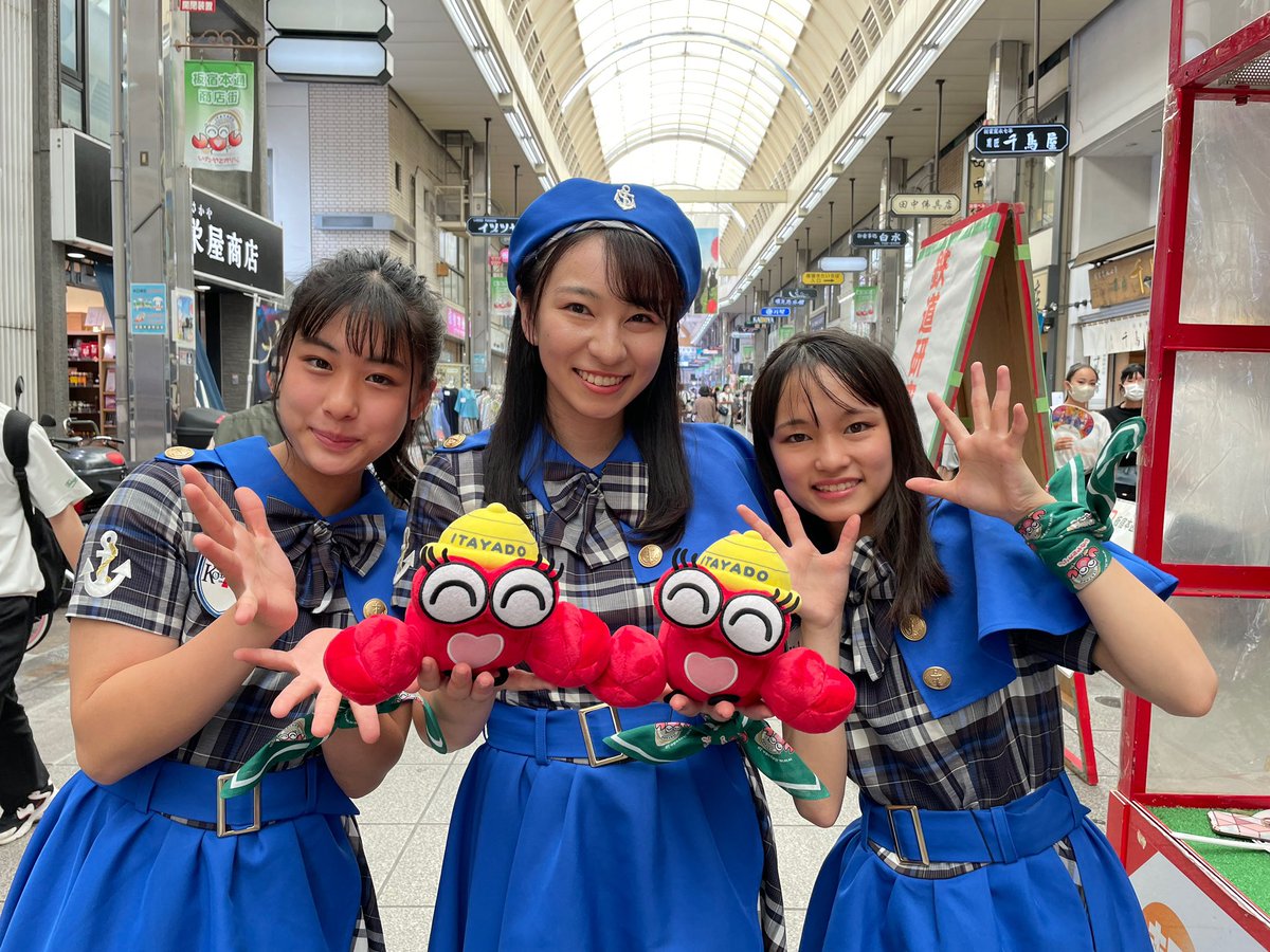 城尾ちゅら(ちゅららん)の画像 KOBerrieS 🐲滝川祭🐲 #板宿本通商店街 【2022.6.18 SAT】お越しくださりありがとうございました🥰🙌３年ぶりでめっちゃ楽しかった！！滝川のみなさんと劇をさせて頂いて、一緒にうみのみえるまちも踊ってくれたの嬉しすぎた🤣✨お昼は #ハックルベリー で食べたよ🍝#コウベリ #KOBerrieS https://t.co/CqevEpI6cu