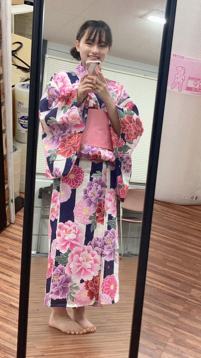 KOBerrieS こんばんは～🌙*.｡本日は池田凜生誕祭、浴衣祭りに起こし下さりありがとうございました！凜おめでとう！💜そして浴衣祭りでは、皆さんと花火が出来てすごく楽しかったです♪しかも、昨日凜の叔母さんがネイルをして下さったので、足元が華やかでした！本当にありがとうございます！✨️#コウベリ https://t.co/DsfzxrKTTR