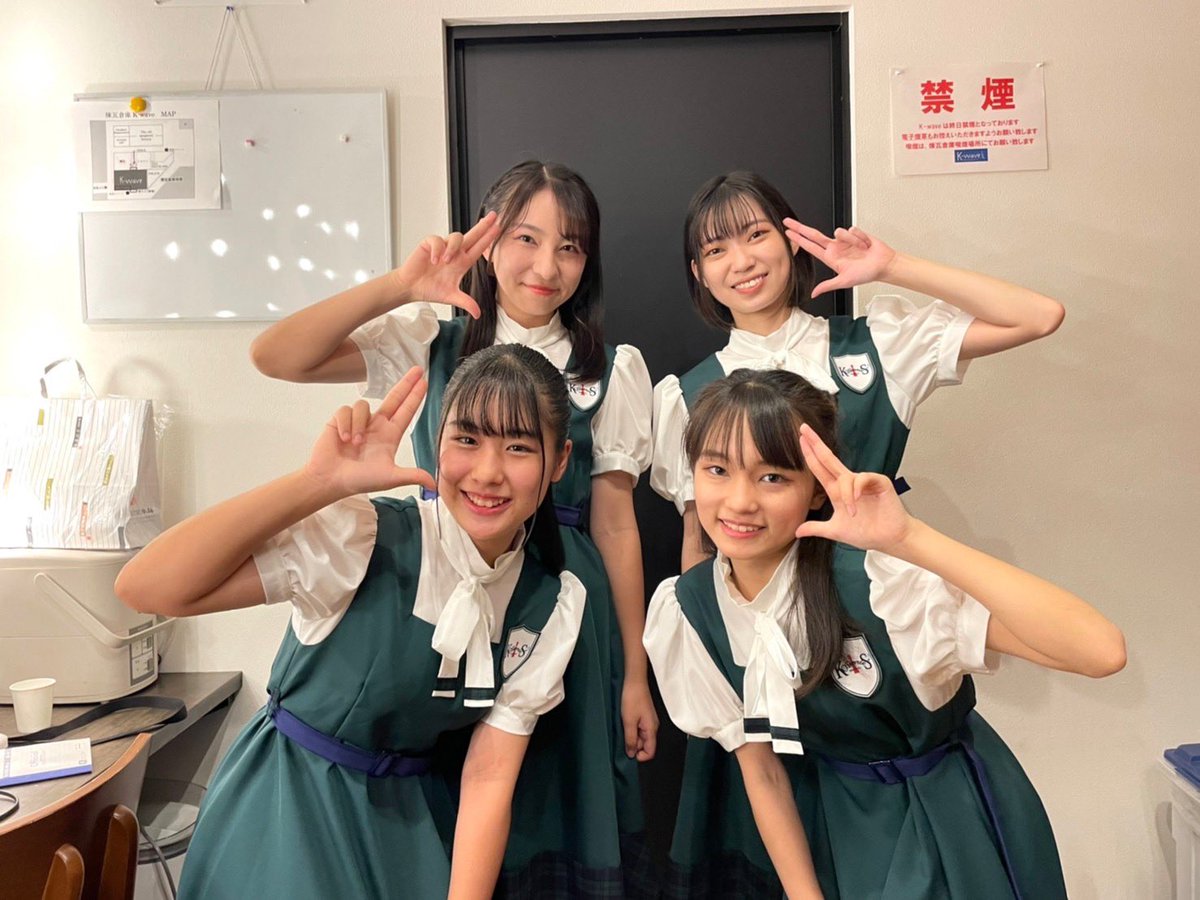 KOBerrieS 昨日は定期公演『Gather Locally vol.1』にお越しくださりありがとうございました✨️新衣装すっごく可愛くてこれからこの衣装でステージに立てるのが楽しみです🫧そして、ニッチローさんとてもそっくりでびっくりしました🫢お会いできて嬉しかったです！！ありがとうございました！ #コウベリ https://t.co/Kbcp93y9Q5
