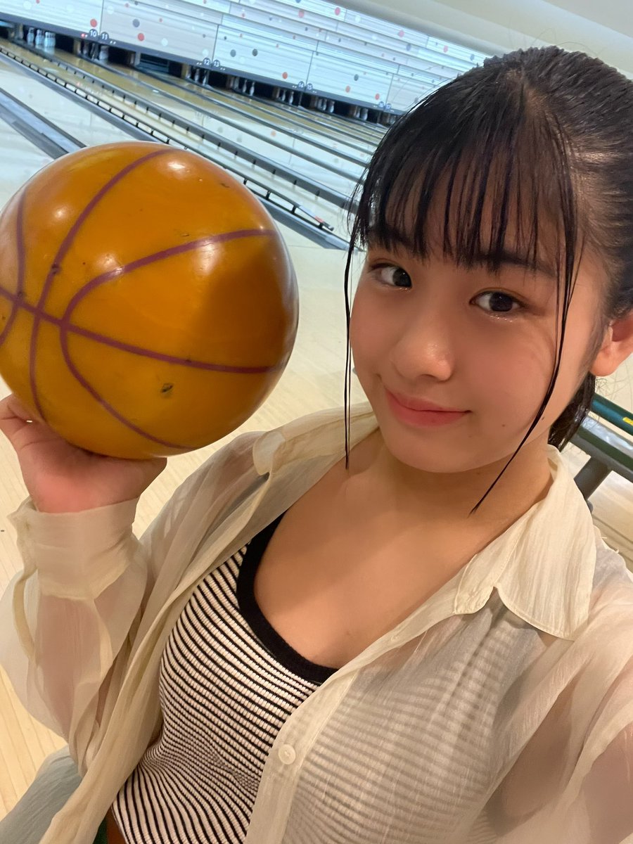 KOBerrieS こんばんは🫧お仕事、学校お疲れ様です！！昨日は家族とボウリングに行ってきました〜🎳3年ぶりに行ったんやけど、投げ方忘れて最後まで正解が見つからなかった、。おかげでガーターでいっぱいでした😂でも、スペアもストライクも取ったし大満足です！ちなみに1番良かったスコアは118でした🙌 https://t.co/xm3o3fh8cs