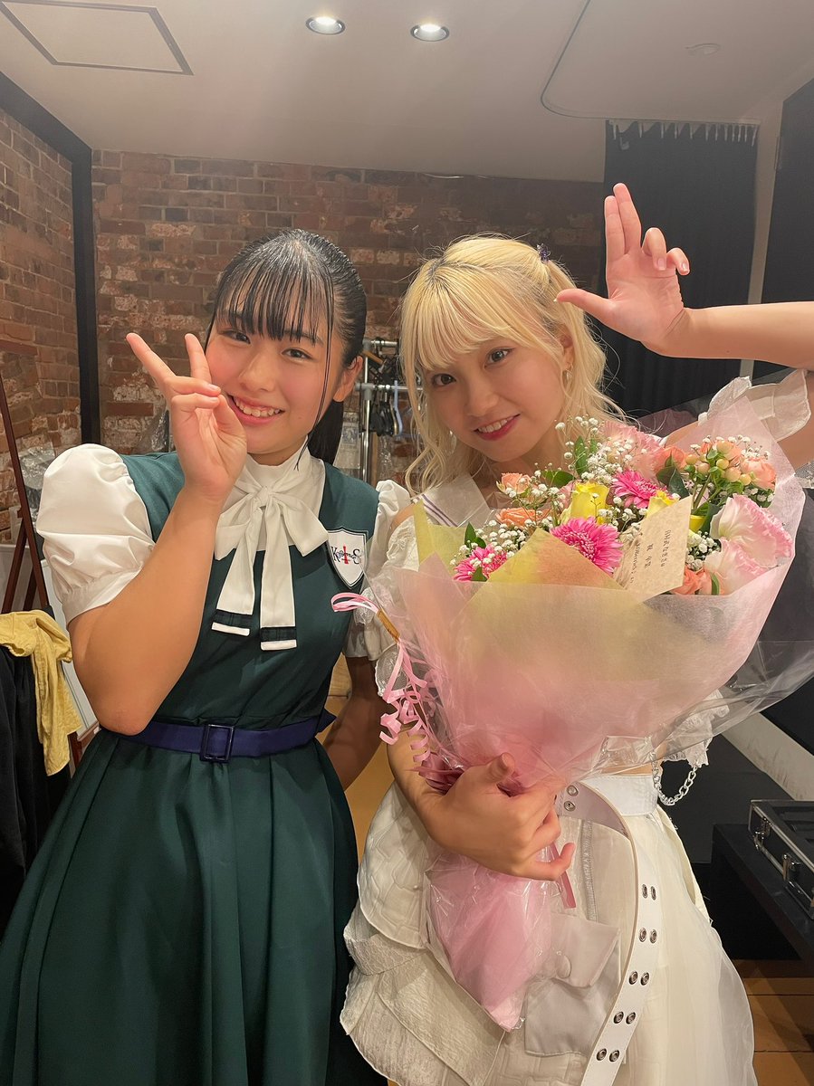 池田凜(りんりん)の画像 KOBerrieS 昨日は #KOBerrieS ×#XPLACE 『最初で最後の2マンライブ』にお越しくださりありがとうございました！！10周年ライブぶりに芽衣さんと一緒にステージに立てて本当に嬉しかったです🫧XPLACEさんすっごく可愛かったです…🥺💗一緒に写真撮っていただきありがとうございました🥰 #コウベリ https://t.co/0y9twj4v4O
