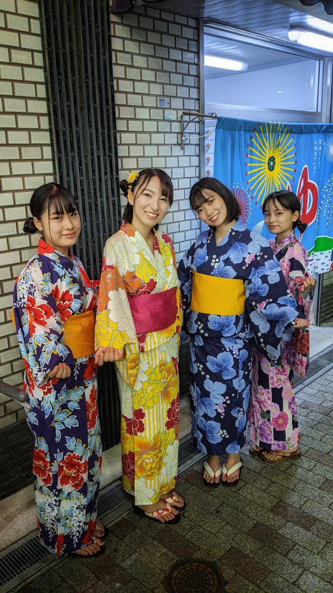 KOBerrieS 夏まつり@大正筋商店街✨ライブが急遽２部制になり全てが終わったのが19時40分頃でお祭りを楽しむひまが無かったんちゃうかな〜　メンバーの皆さんお疲れさまでした🙇　撮影会でも最後まで明るく気さくに応対してもらって楽しく１日を終えることが出来ました🤣ありがと〜 #コウベリ https://t.co/mILtIHCB0i