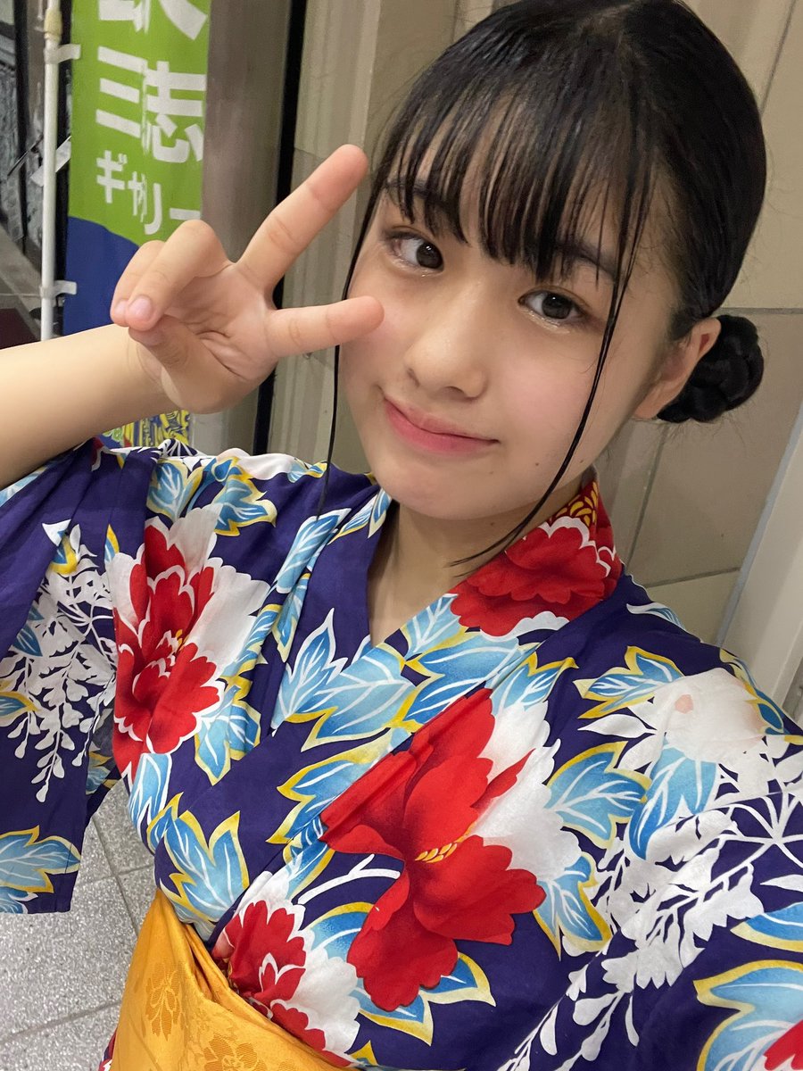 KOBerrieS こんばんは！！今日も1日お疲れ様です✨️浴衣って可愛すぎませんか？今まで浴衣にはあんまり興味がなかったけど、イベントで着るようになってから浴衣いいなって思うようになりました🤭最近は見るのも着るのも大好きです💗今年の夏が終わるまでにあともう1回ぐらい着れたらいいな…#コウベリ https://t.co/jaNhEHEdN9