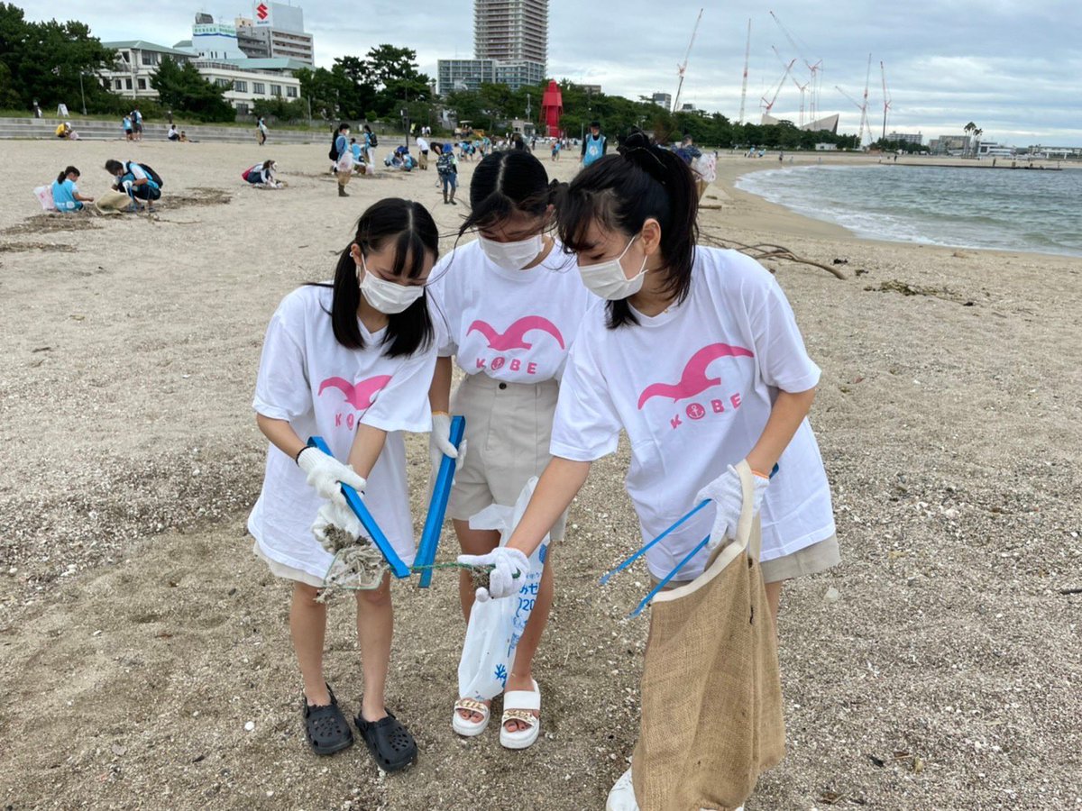 KOBerrieS 『WORLD CLEANUP DAY 2022』に参加させていただきました!!お越しくださりありがとうございます!ビーチクリーンでは今回もたくさんゴミを拾えました🙌今日は稚魚の放流や地引網体験などの貴重な体験が出来てとても嬉しかったです😳地引網で捕れた魚がすごく大きくてびっくりしました🫢🐟#コウベリ https://t.co/6Xwu0Je6nq