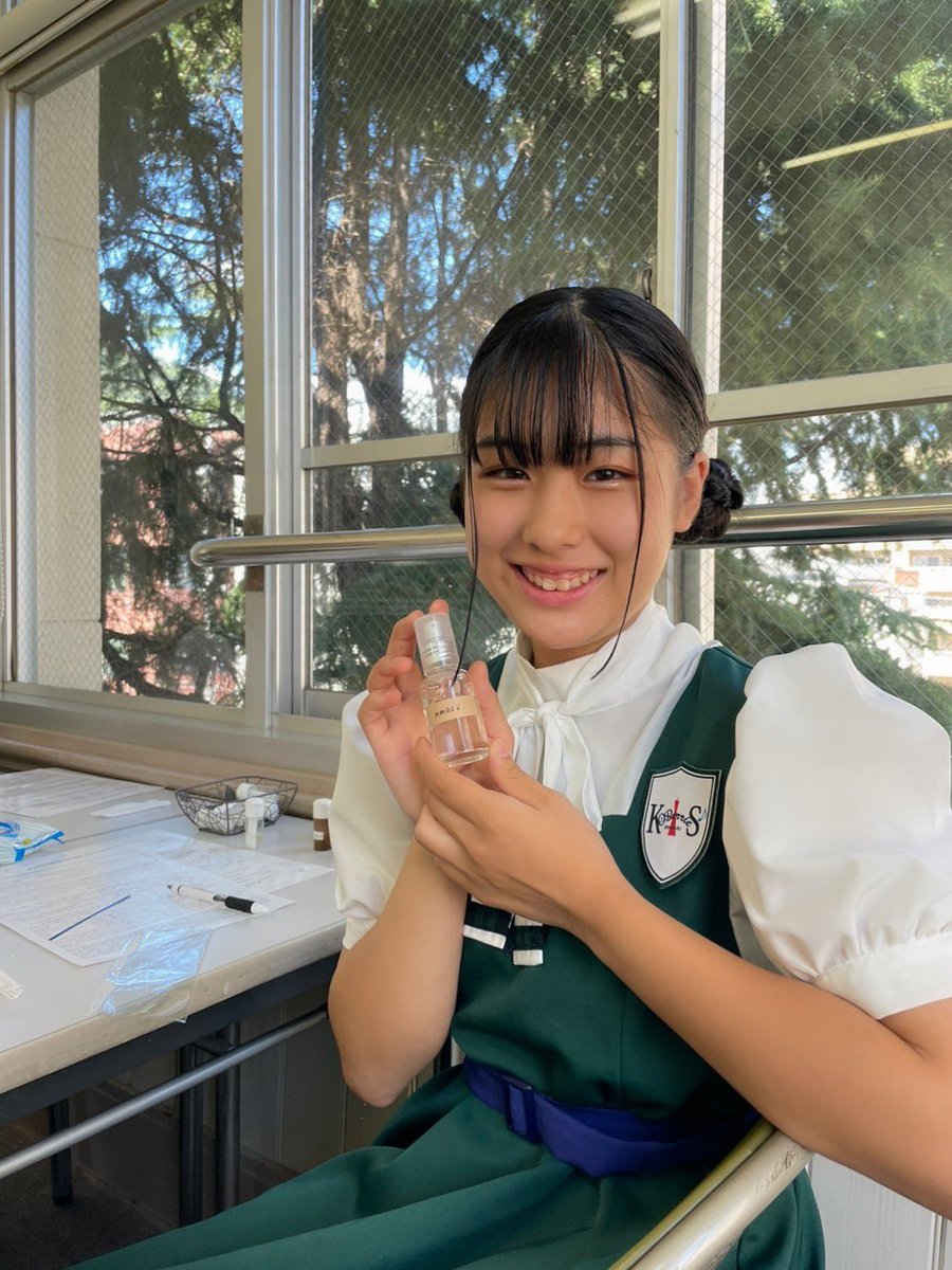 KOBerrieS #ホテルモントレ神戸 さんPR DAY！女子会プラン①『香水作り』北野工房のまちにある #リトルクラフト神戸 さんで香水を作りました!好きな香りを選んで調香したのですが、それぞれ匂いが全然違って個性で溢れていました🫧ちなみに香水の名前はメンバーの頭文字を並べてMMRCにしました😳#コウベリ https://t.co/o9Xz41Sr3u