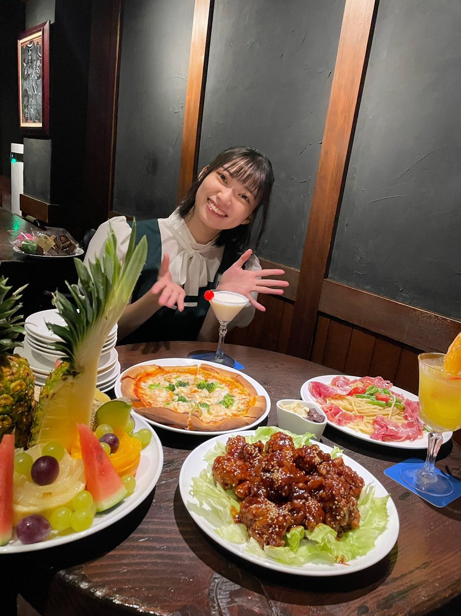 廣瀬未沙(みーちゃん)の画像 KOBerrieS #ホテルモントレ神戸 さんPR DAY！女子会プラン④『ディナー』モントレさんの近くにあるBAR ASHIBEさんでディナーをいただきました！すごく豪華でとても美味しかったです🥰メンバーカラーでカクテルも用意してくださってて嬉しかったです!(りんちゅらは未成年なのでノンアルでした🙄)#コウベリ https://t.co/1YDQSA12KY
