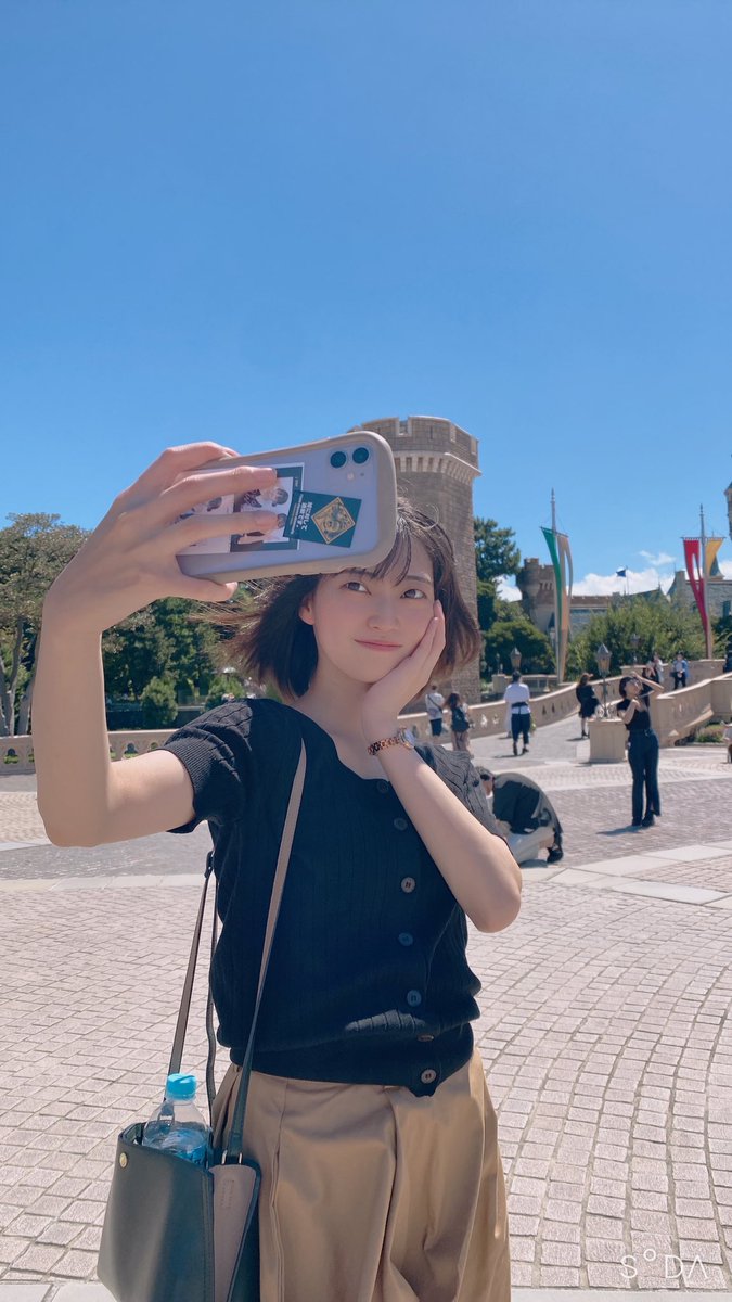 廣瀬未沙(みーちゃん)の画像 KOBerrieS こんにちは〜🤍夏の思い出最終　ディズニーディズニーに大学の友達と3人で行ってきました✨小学校4年生ぶりでたくさんはしゃぎました〜🥰🥰ジェットコースターにも乗れるようになりました😎😎ディズニーで写真たくさん撮りすぎてしばらくディズニーの写真載せると思います💭#コウベリ https://t.co/D9Px3lii1P