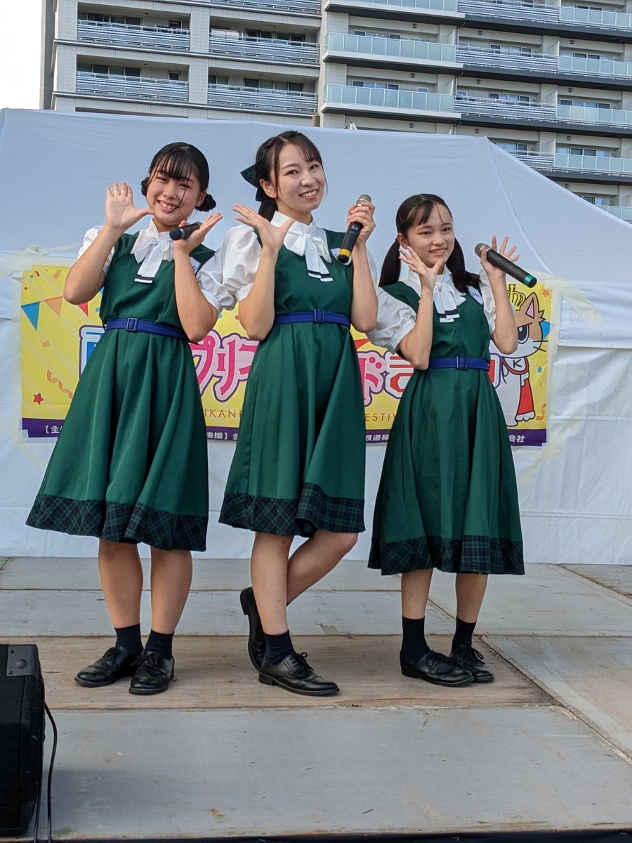 KOBerrieS 昨日、金沢遠征に行ってました(￣^￣ゞ元気よく楽しく6曲披露してくれました♪コウベリを知ってもらえるように、さらにアピールしなきゃね♪楽しかった(≧∇≦) #KOBerrieS♪  #西金プリンスロード https://t.co/ReoNzxB2v4