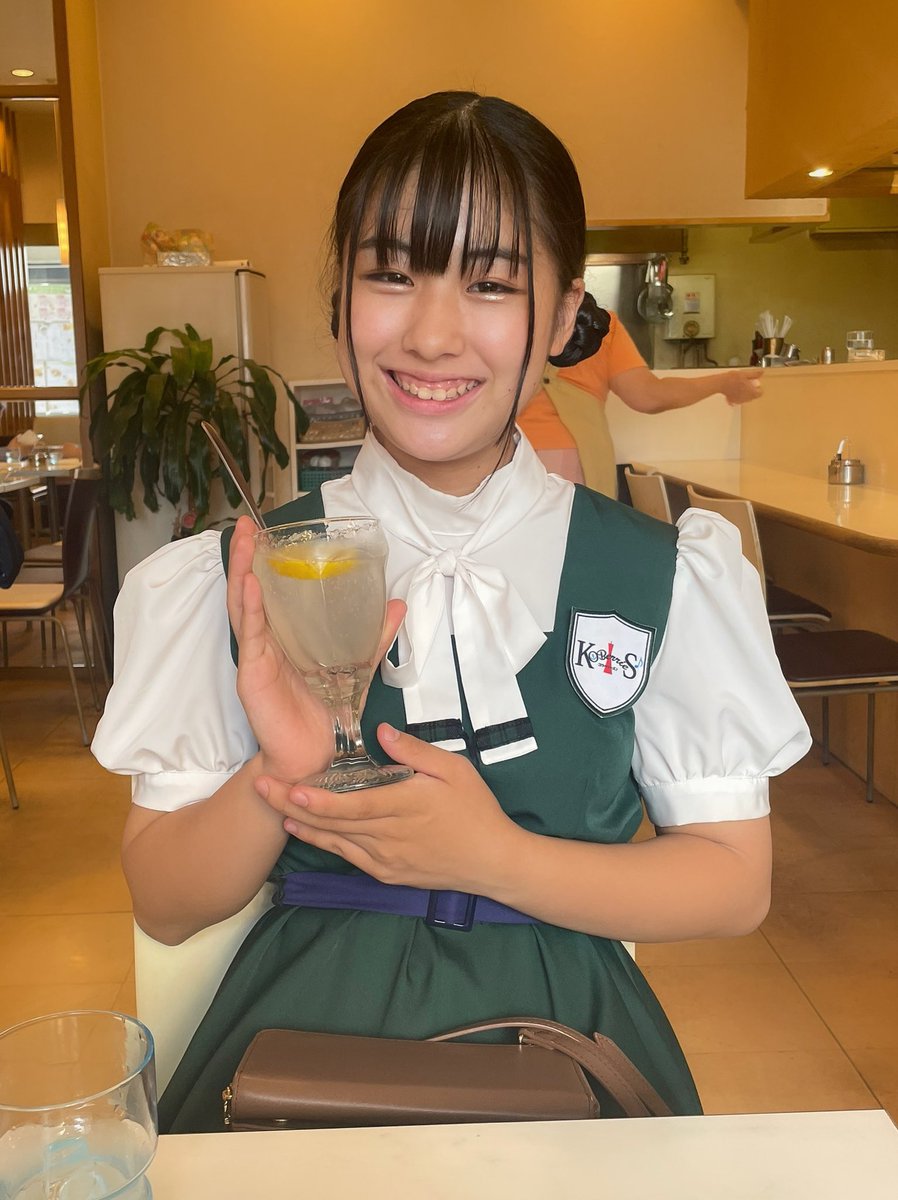 KOBerrieS 『マンスリーサタデーフリーライブ in 大正筋商店街』にお越しくださりありがとうございました！！フリーライブで初のアンコールがあったり、初めて見た方が声をかけてくださったりとすごく嬉しかったです😳“Cafe de Japan”さんでいただいたレモンスカッシュがとても美味しかったです🍋#コウベリ https://t.co/T0ixSvT5xF