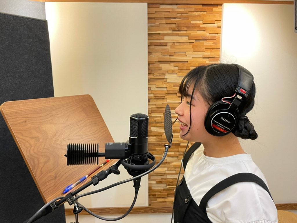 KOBerrieS 今日は新曲のレコーディングをさせていただきました！初めてだったので緊張しすぎて、肩が上がって固まったまま歌っていたみたいです😂  レコーディングが終わった後にメンバーが教えてくれました笑新曲は16日の須磨海岸でのイベントでお披露目させていただくので是非、お越しください✨#コウベリ https://t.co/ULxTVyX5mx