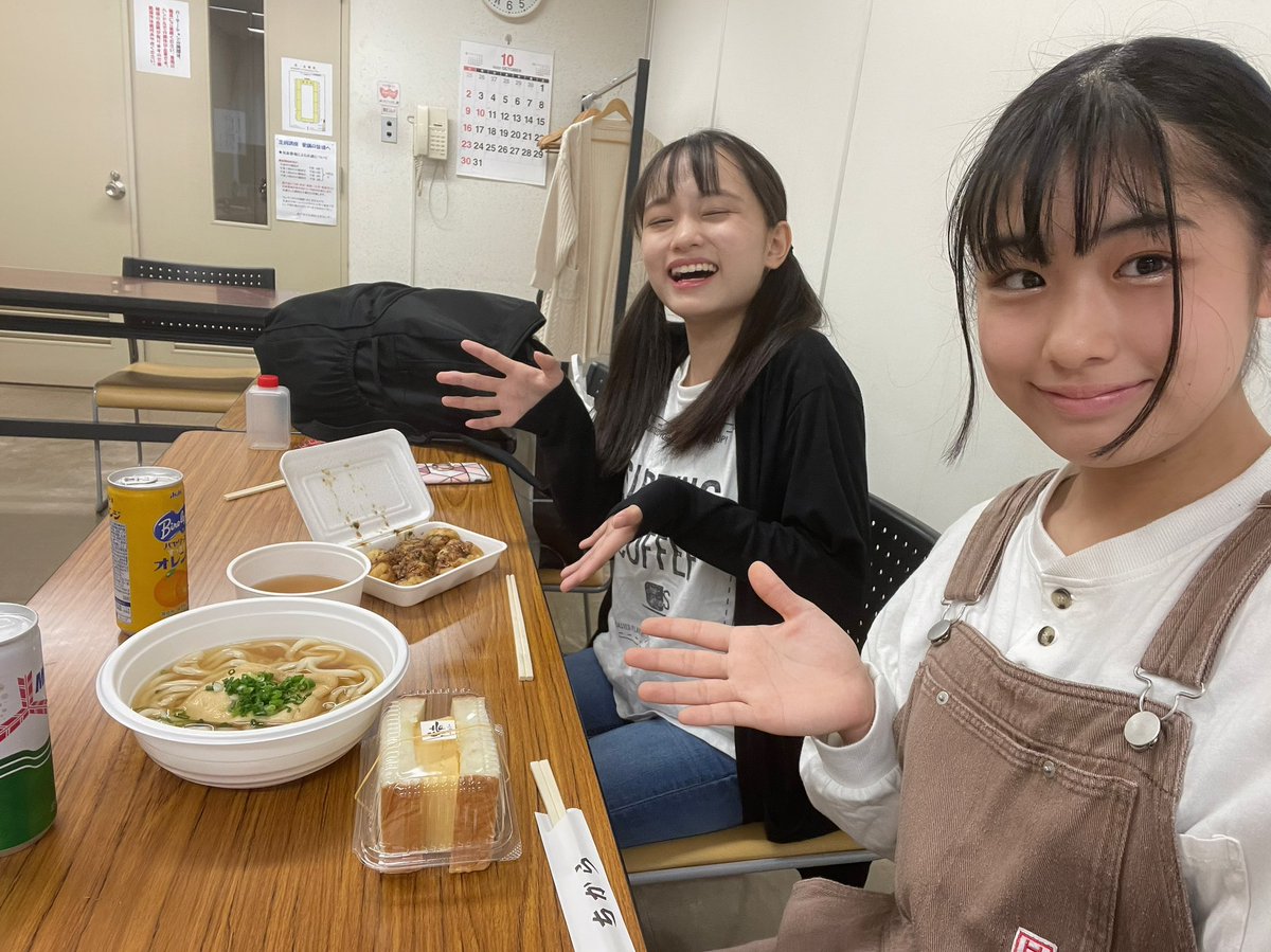 城尾ちゅら(ちゅららん)の画像 KOBerrieS 昨日は『You 遊ガーデン』最終日にお越しくださりありがとうございました！！1日目のときから食べたいって言ってた、たこ焼き・うどん・たまごサンドをちゅらと一緒に食べました💜💛   どれもすごく美味しかったです😋ライブもたくさんの方が見に来てくださって嬉しかったです🫧 #コウベリ https://t.co/j6cZbi9y7h