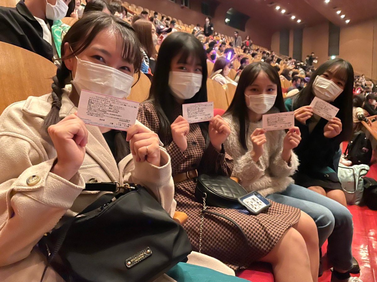 KOBerrieS #ベリーグッドマン さんの事務所の方にライブのご招待を頂きました！めちゃめちゃ楽しかった〜！！会場の一体感と迫力が凄かったです🫢楽しすぎて余韻に浸ってます🫧ベリーグッドマンさんのライブを見に行かせていただけて本当に嬉しかったです😳また機会があれば見に行きたいです！#コウベリ https://t.co/lfFajAq6G6