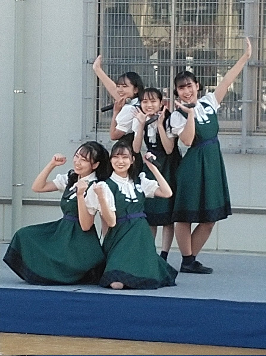 KOBerrieS 今日の現場は成徳まつり@成徳小学校😁 やっぱり #KOBerrieS の曲は心に染みる～😃🎶#コウベリーズ#コウベリ https://t.co/pFGILt2EPE