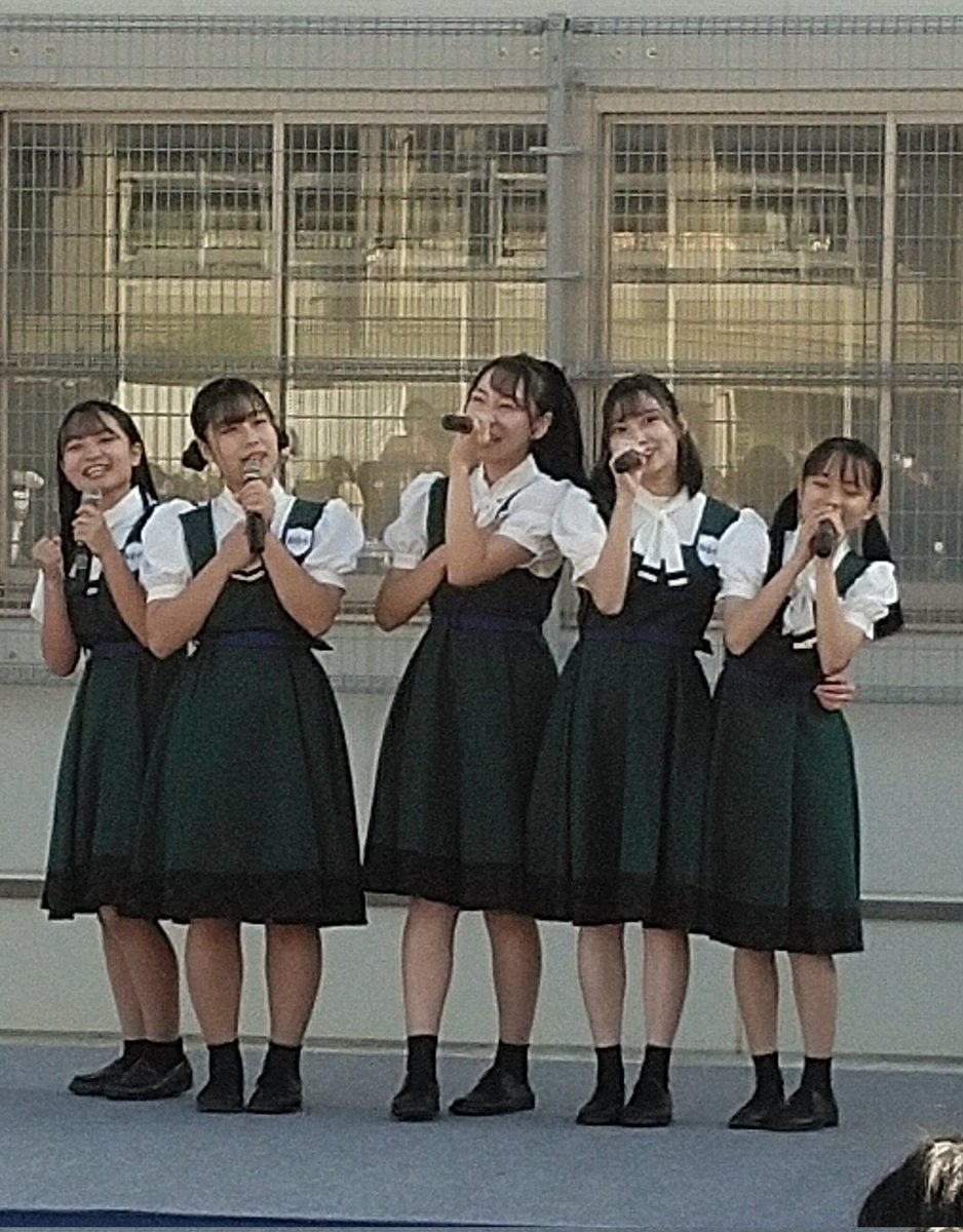 KOBerrieS 今日の現場は成徳まつり@成徳小学校😁 やっぱり #KOBerrieS の曲は心に染みる～😃🎶#コウベリーズ#コウベリ https://t.co/pFGILt2EPE