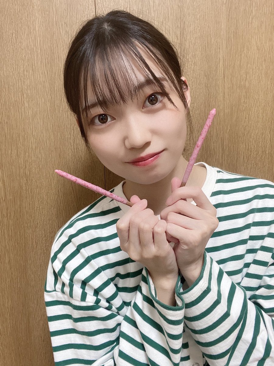 廣瀬未沙(みーちゃん)の画像 KOBerrieS 今日はポッキー&プリッツの日、そして世界平和記念日らしいです🧐🧐#コウベリ#ポッキーの日 #世界平和記念日 https://t.co/EWISaWAfFz