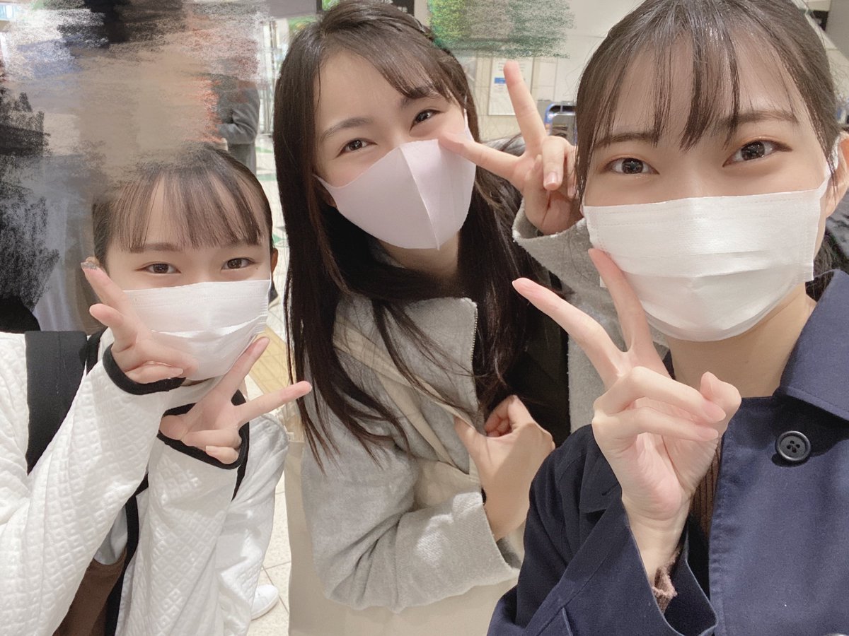 KOBerrieS こんばんは〜✨今日大学帰りの時間とみんなのレッスンの集合時間が近かったのでもしかしたらみんなに会えるかなぁと思って少し探そうとしたら探すことなく見つけられました😂会いに目的地まで少し遠回りしたけれど、時間は偶然です！笑みんなに久しぶりに会えて嬉しかった〜🥰#コウベリ https://t.co/sS18JX0Qfs