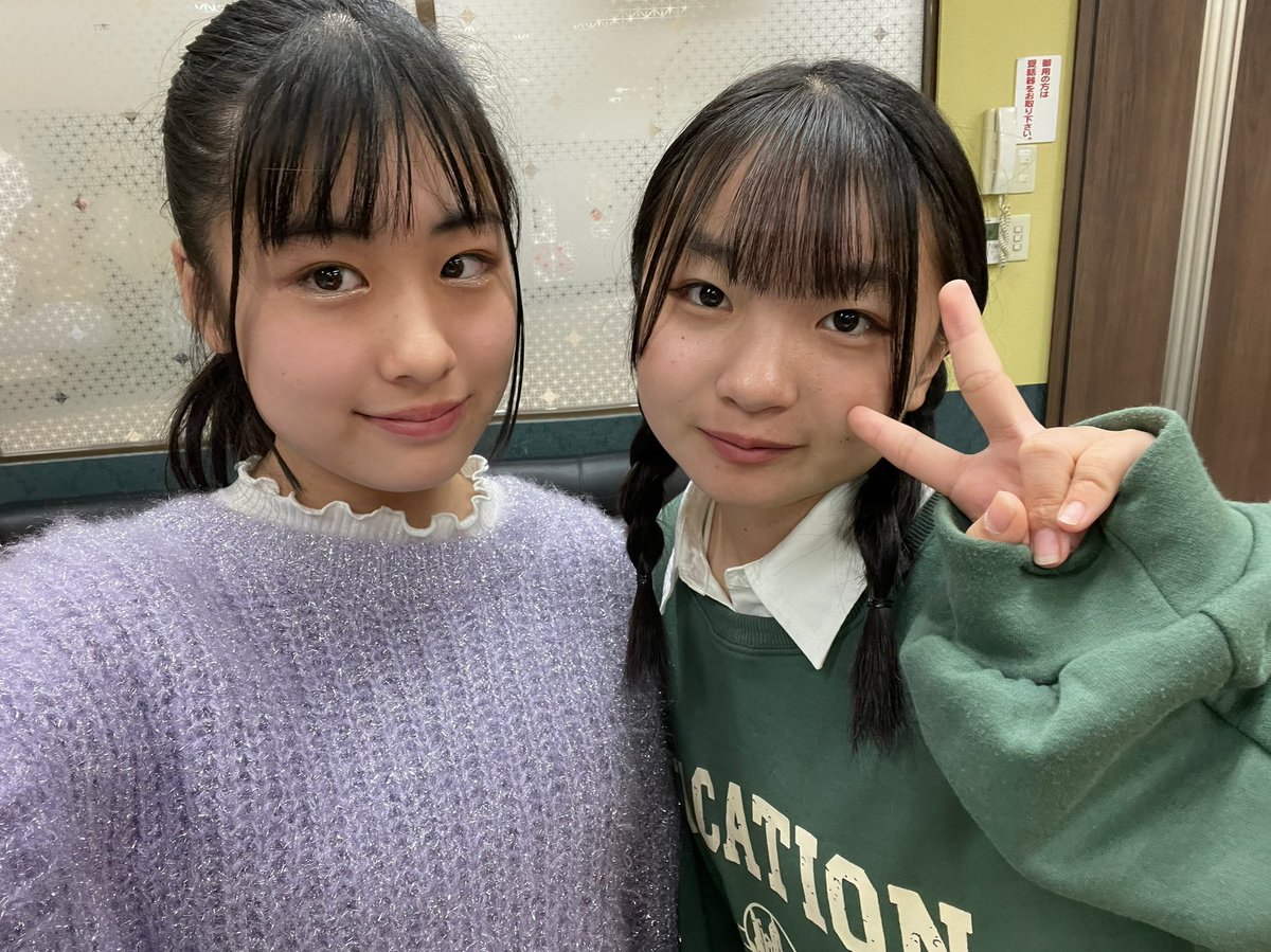 KOBerrieS 『12期生企画ライブ in カラオケ歌居屋』にお越しくださりありがとうございます💜💛💚メンバーカラーの服を着たり、ゲームやカラオケをしたりと色んなことを12期の3人で話し合って決めた企画ライブでした！！！同期で1つのイベントを作るっていうのがすごく楽しくて、嬉しかったです🫧 #コウベリ https://t.co/gQAgtH4Dlz