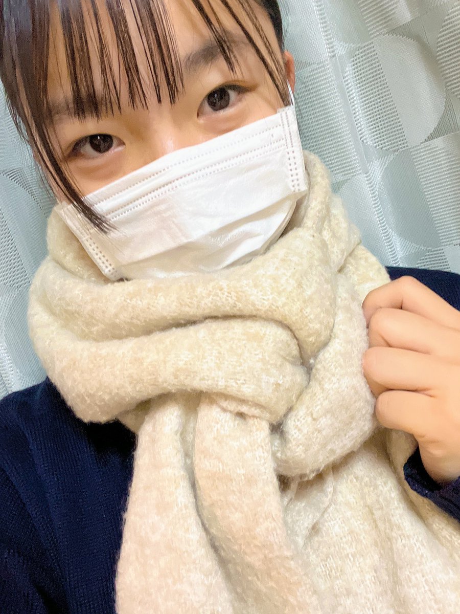 KOBerrieS こんばんは！この２日間めっちゃ寒くて私は、カイロとマフラーデビューをしました！なので、首だけは寒くないです笑マフラー最強です！💪これからもっと寒くなると思うので、風邪をひかないよう気をつけていきましょ❣️#コウベリ https://t.co/0dkwy1GYzJ