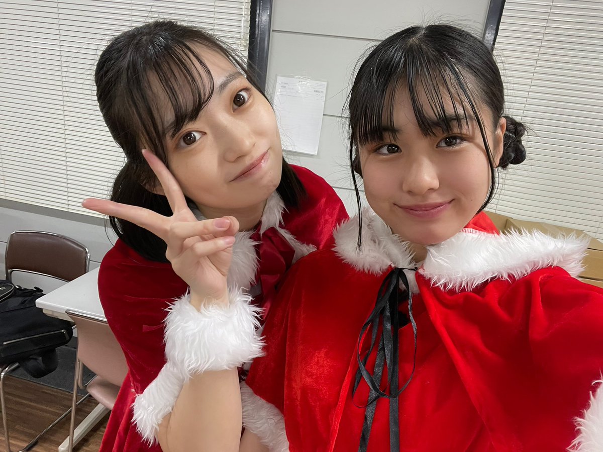 KOBerrieS ジェイカスpresents『コウベリ冬まつり』にお越しくださりありがとうございます!サンタさんの衣装がとても可愛くて､これからクリスマスのイベントで着れるのが楽しみです🎅🏻冬の花火もすごく綺麗でした🎆“鶏笑特製からあげ弁当”めっちゃ美味しかったです😋ありがとうございました🫧#コウベリ https://t.co/TXXdpSva8Z