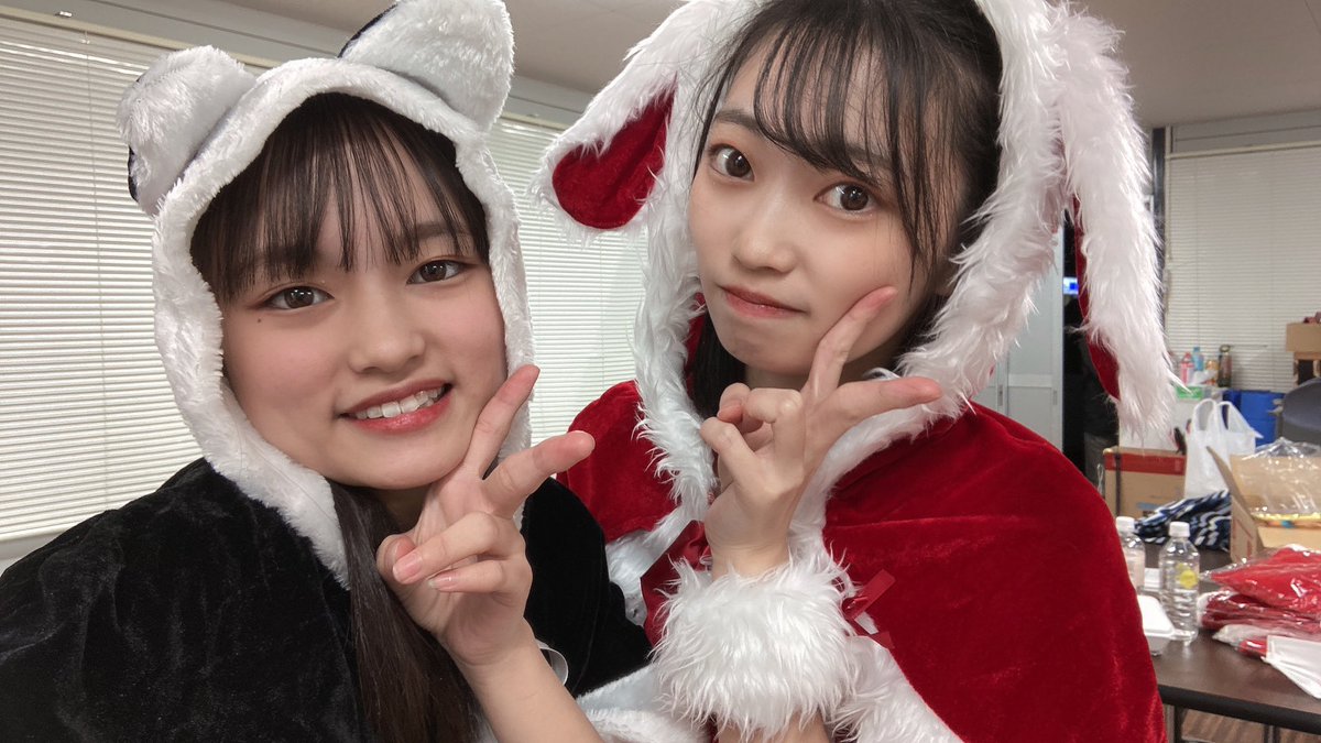 城尾ちゅら(ちゅららん)の画像 KOBerrieS こんばんはー！🌙*ﾟ今日は、ジェイカスpresents『コウベリ冬まつり』にお越しくださり、ありがとうこざいました！·͜· ︎︎ᕷ冬の花火が予想以上に綺麗で、まだ余韻に浸ってます✺⋆*サンタの衣装、どうですかー？？👂🏻🤚🏻#コウベリ https://t.co/FaMdvxf86r