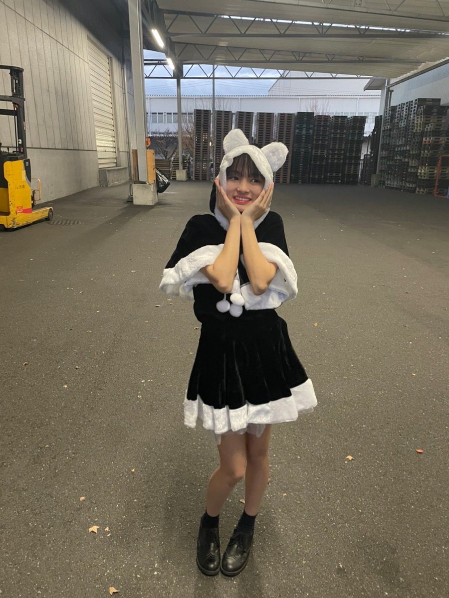 城尾ちゅら(ちゅららん)の画像 KOBerrieS こんばんはー！🌙*ﾟ今日は、ジェイカスpresents『コウベリ冬まつり』にお越しくださり、ありがとうこざいました！·͜· ︎︎ᕷ冬の花火が予想以上に綺麗で、まだ余韻に浸ってます✺⋆*サンタの衣装、どうですかー？？👂🏻🤚🏻#コウベリ https://t.co/FaMdvxf86r