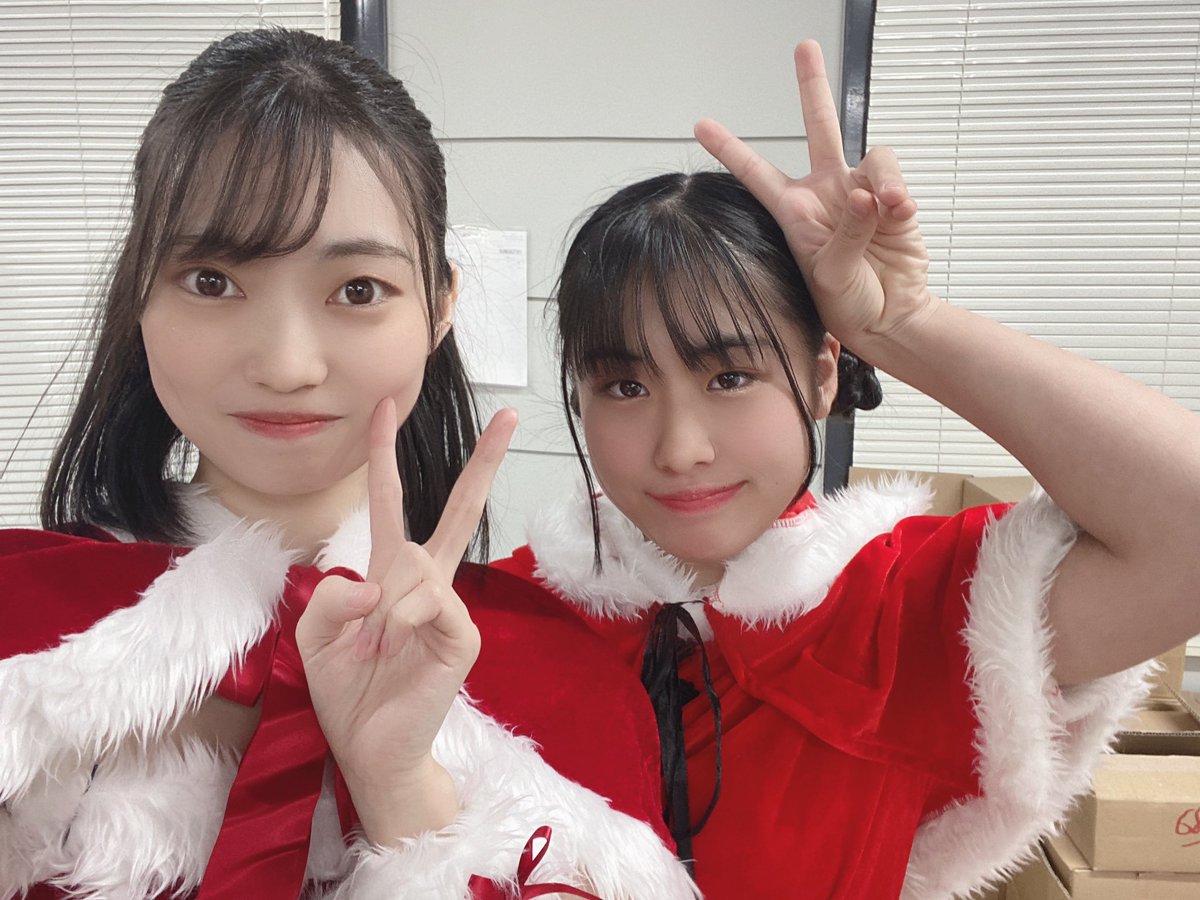 KOBerrieS 本日はジェイカスpresents『コウベリ冬まつり』ありがとうございました〜✨サンタコスプレ似合いますか？？うさぎのお耳付きでした〜🐇トラックライブって何回やっても面白くて大好きだな、🤍#コウベリ https://t.co/H7V66rX3p6