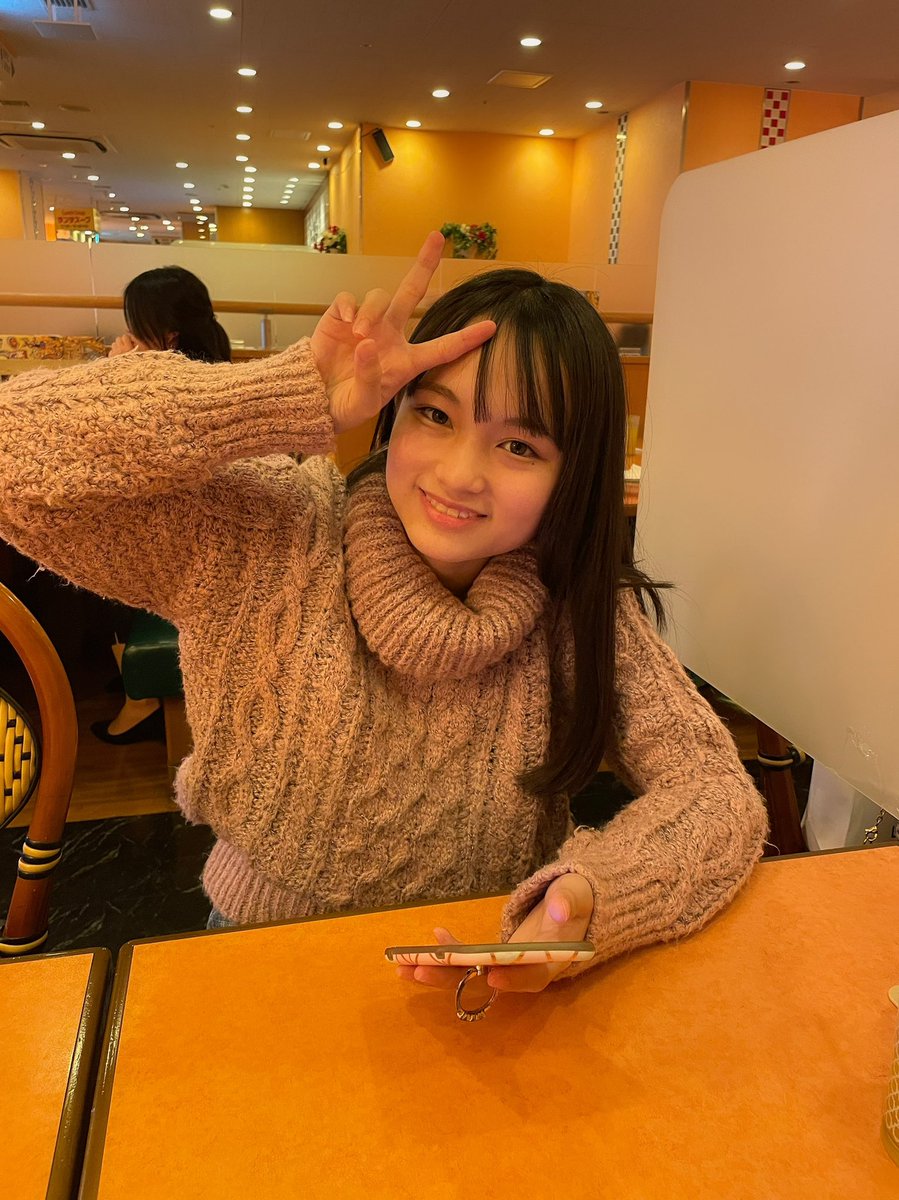 城尾ちゅら(ちゅららん)の画像 KOBerrieS こんばんは！！今日も1日お疲れ様です🫧先週の土曜日にちゅらと一緒に遊びに行きました💜💛三ノ宮でお昼ご飯食べて、色んなお店見て、次はクレープ目当てでumieまで歩いて久しぶりにちゅらとゆっくり話せた日でした🥰めちゃめちゃ楽しくてずっと笑ってた😂またどっか行きたいね〜💛#コウベリ https://t.co/1reFuO86NS