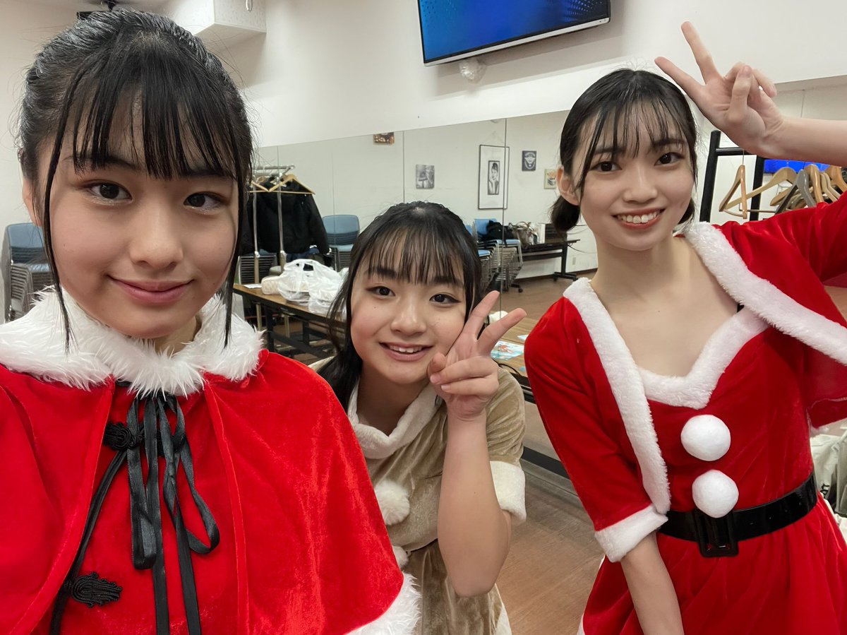 稲村真琴(まこ)の画像 KOBerrieS 昨日は『Christmas SP LIVE』にお越しくださりありがとうございました🎄みんなでゲームしたり、“赤鼻のトナカイ”を歌ったり、とても楽しかったです！！そしてこの日は“オリオン”を5人で初披露でした❄️最近、5人で初披露の曲が増えてきてとても嬉しいです🫧 #コウベリ https://t.co/x8bAkh9bd2