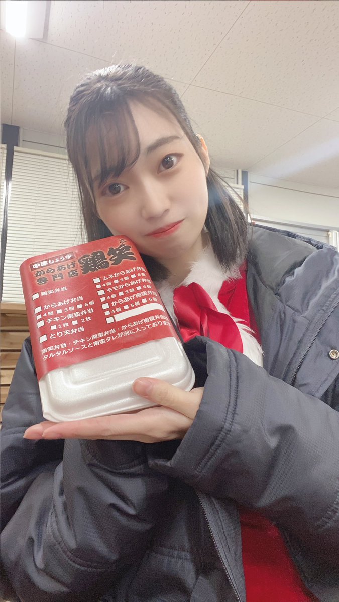 廣瀬未沙(みーちゃん)の画像 KOBerrieS こんばんは〜✨この前のジェイカスさんでのライブで頂いた鶏笑さんのお弁当の写真載せるの忘れてた😭😭地味にこのお弁当食べるの初めてでした〜🙄とても美味しかったからまた食べたいなぁ、🥺🥺🥺#コウベリ https://t.co/0VXwut4DgK