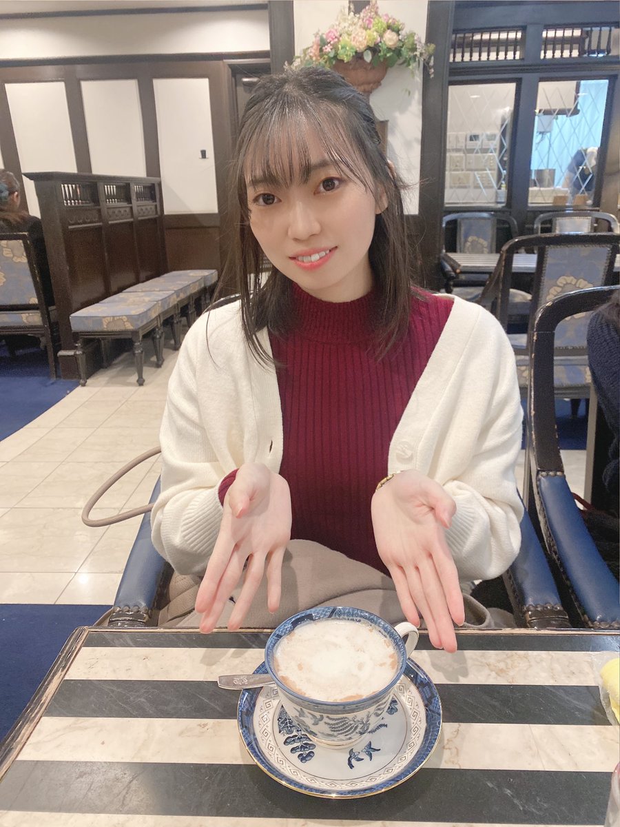 廣瀬未沙(みーちゃん)の画像 KOBerrieS お疲れ様です〜🤍今日も寒いですね❄️先日人様の車にマフラーを置いたまま帰っちゃって昨日もらえたのですがそれまでしばらくの間首元さむかった、、、😨改めてマフラーの偉大さを思い知らされました🫠🫠ちなみにこちらはココアです。笑#コウベリ https://t.co/N65lv3kiGE