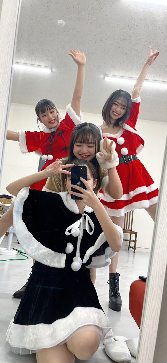 KOBerrieS こんばんはー！🌙*ﾟ今日は『クリスマスイヴSP撮影会📸』に起こし下さりありがとうございました！✨あの馬車に乗らせて頂くのは2度目なんですが、やっぱりちょっと貴族になった気分😎沢山の方が来て下さって嬉しかったです💛今日も寒かったのでお風呂でしっかり浸かって下さいねー！#コウベリ https://t.co/jMEca74nM6