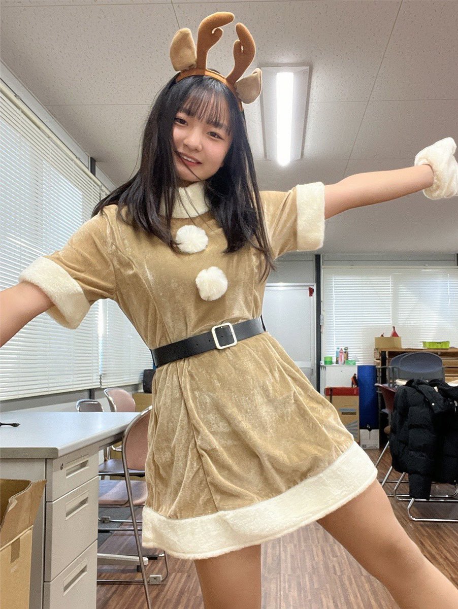 稲村真琴(まこ)の画像 KOBerrieS こんばんは〜！この1年いい子にしてたし、部屋も掃除したし、ベットに靴下ぶら下げてるしサンタさん迎える準備は完璧！！🤶🦌あ、でも煙突がない。ちゃんと玄関で靴脱いでから入ってきてね！💚#コウベリ https://t.co/0sBoaLG0RI