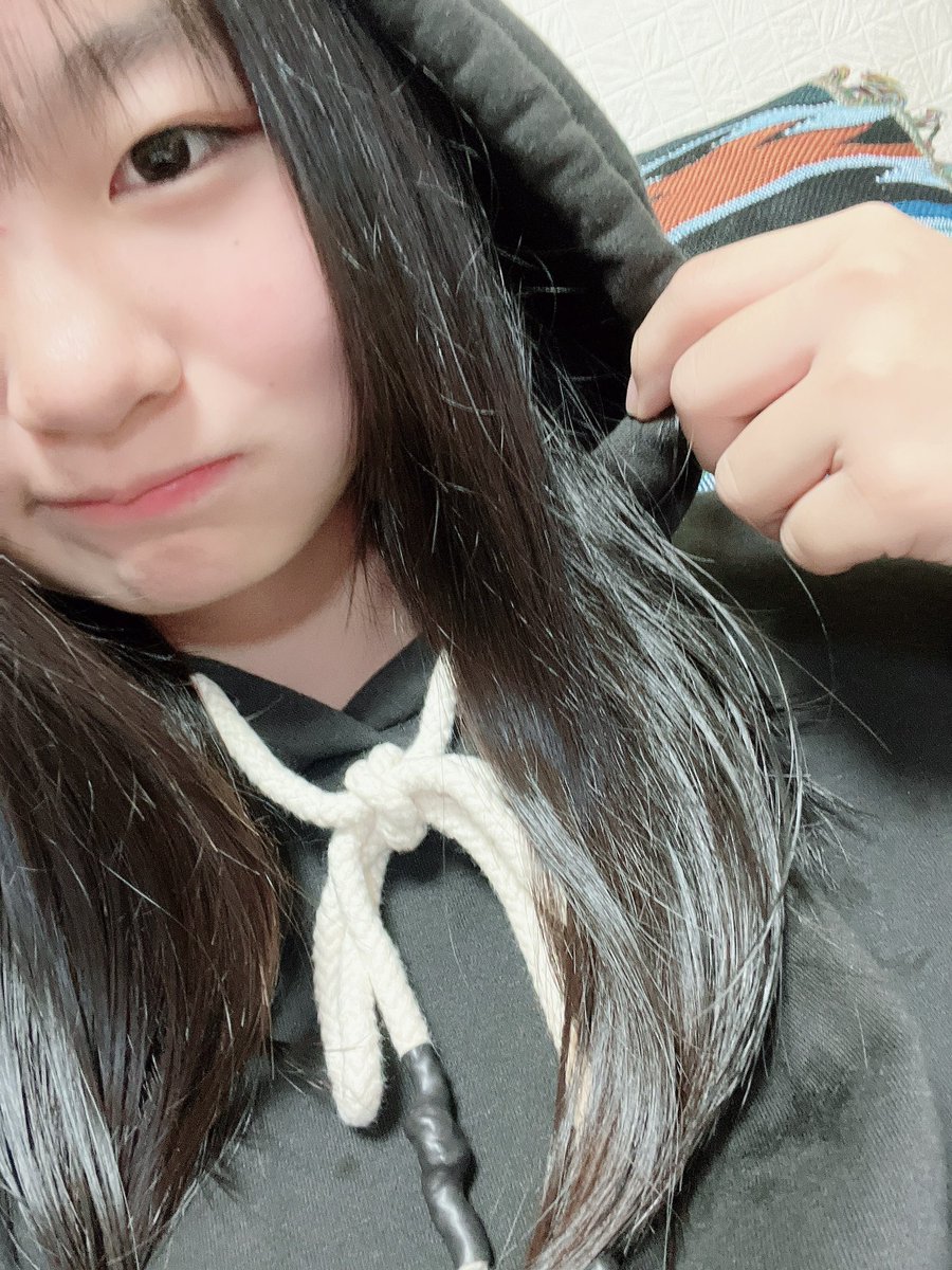 稲村真琴(まこ)の画像 KOBerrieS こんばんはー！💚今日は午前中に学校の課題を終わらせました！今までは課題嫌いで長期休みの最終日にまとめてやってたタイプなんですけど皆さんはどっち派でしたか？#コウベリ https://t.co/VQbtzYwoEJ