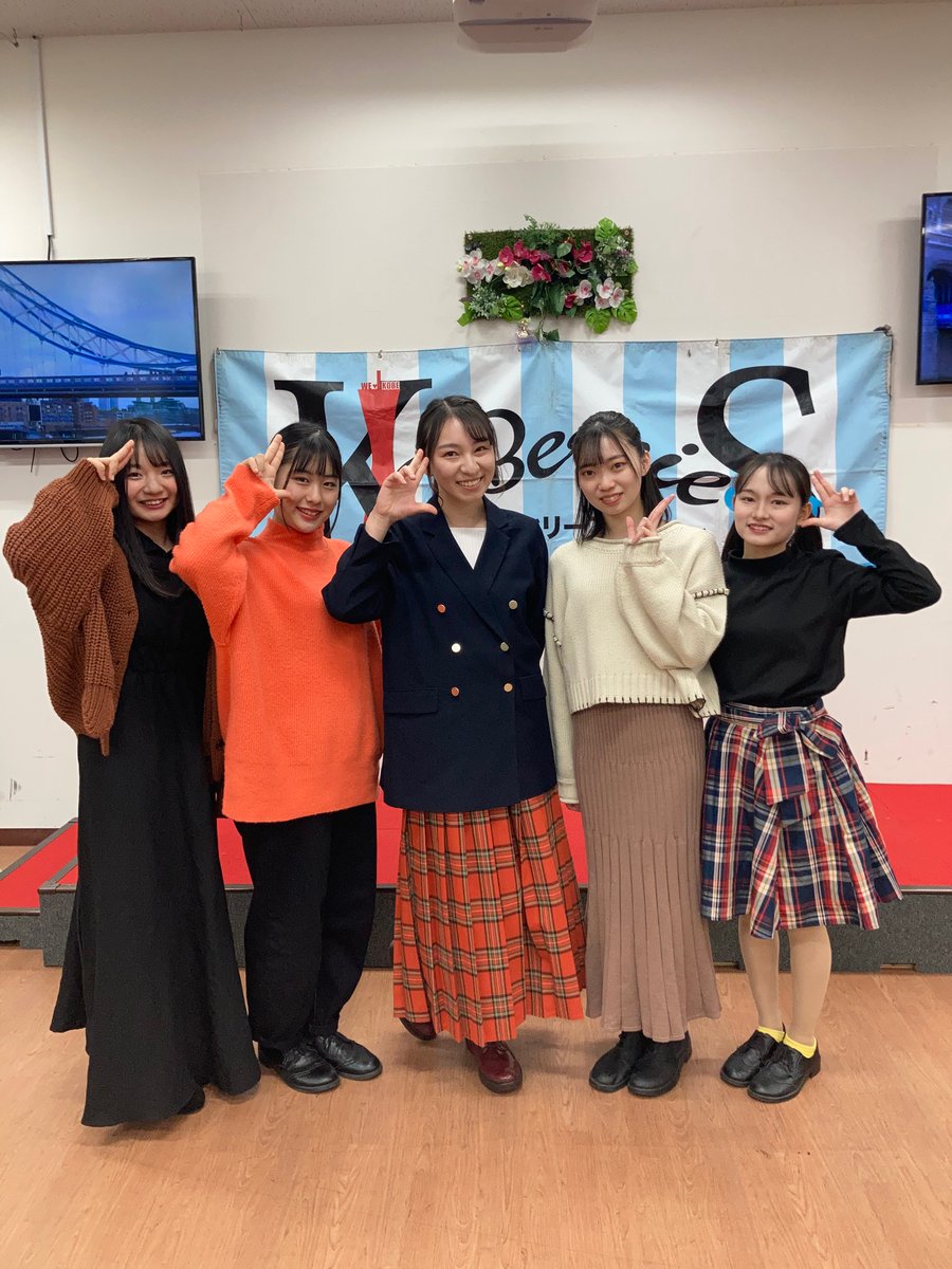 KOBerrieS 今日で年内最後という方明日大晦日まで楽しまれる方といろいろいらっしゃると思います。今年もいろんな節目イベや地方遠征など皆さんと同じ環境を共有できました。来年も変わらずコウベリを応援していきましょう。感動をありがとうコウベリーズ！これからやぞ！#コウベリ https://t.co/ebwNk9UV6F