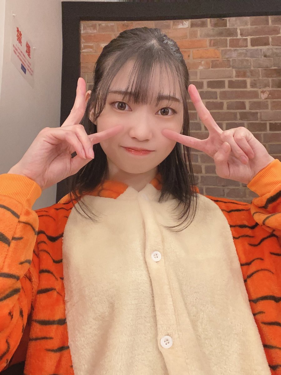 KOBerrieS 大晦日 『コウベリ大忘年会』にお越しくださりありがとうございました〜✨大晦日に皆さんにお会いできてライブできたこと本当に嬉しかったですし、幸せでした🤍虎の格好もさせていただきました✨また来年もお会いできること楽しみにしています🥰良いお年を〜！#コウベリ https://t.co/bFqXMXtsjN