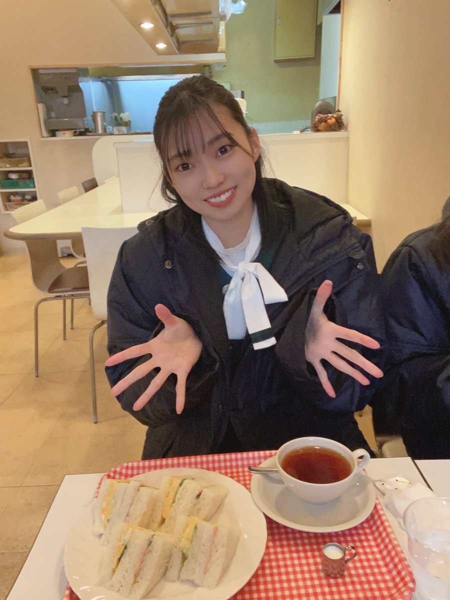 KOBerrieS 昨日は新長田マンスリーサタデーフリーライブありがとうございました〜✨皆さんに新年明けてお会いする機会がフリーライブでよかったなと心の底から思いました💭雨が降ってましたし寒い中だったのに1,2部と来て下さって本当にありがとうございました🥰#コウベリ https://t.co/FfzAc8LNDc