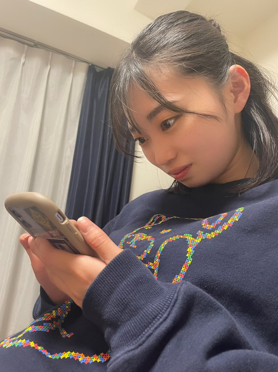 KOBerrieS 突然ですが、『意味が分かると怖い話』というアプリをご存知ですか？？年末年始にすごくハマっていてメンバーにオススメしたところ、みんなハマったみたいです😂名前の通り意味が分かると怖いです。笑ぜひやってみてください🫣意味が分かると怖い話を真剣にしている未沙さんです🤍↓#コウベリ https://t.co/VLh7xebJkK