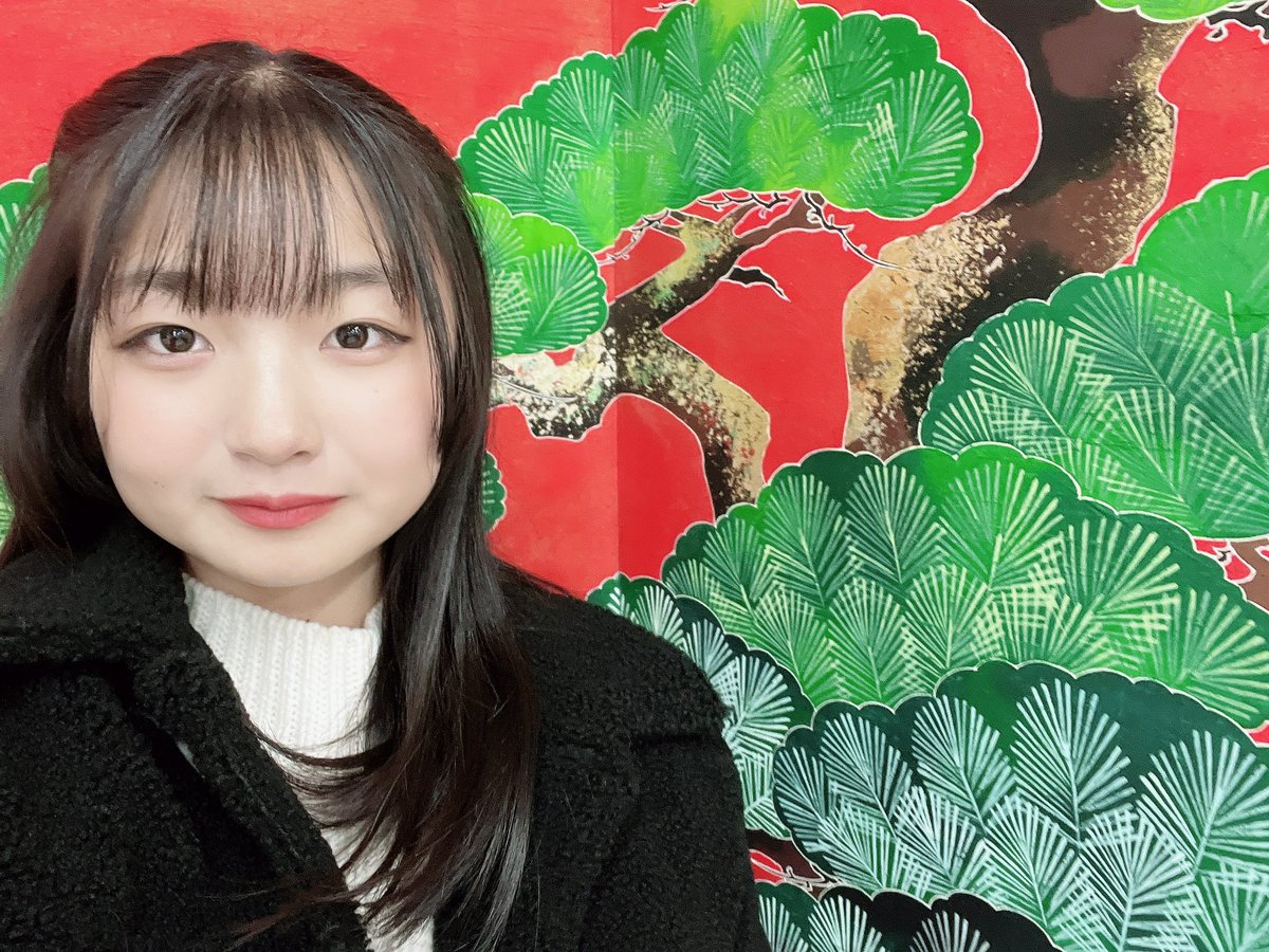 稲村真琴(まこ)の画像 KOBerrieS こんにちは！☀️年越してから4度寝を繰り返して、ただいま完全に目がさめた私です💦遅くなりましたが、あけましておめでとうございます🎍今年は昨年よりも全力笑顔元気で頑張っていきますので、よろしくお願い致します🙇‍♀️#コウベリ https://t.co/lgim0PdXC5