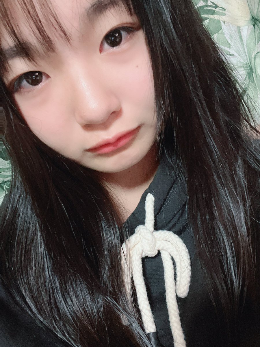 稲村真琴(まこ)の画像 KOBerrieS こんばんはー！！お正月と言うことでおせち食べましたかー??🫧私は食べました！🍱めっちゃ美味しかった〜！そして、私は毎年祖父母の家に来てるんですけど皆さんはなにしてますかー??👂祖父母の家って次から次に食べる物出てきて美味しいからいっぱい食べちゃう🍚💦#コウベリ https://t.co/Ign2umapG9