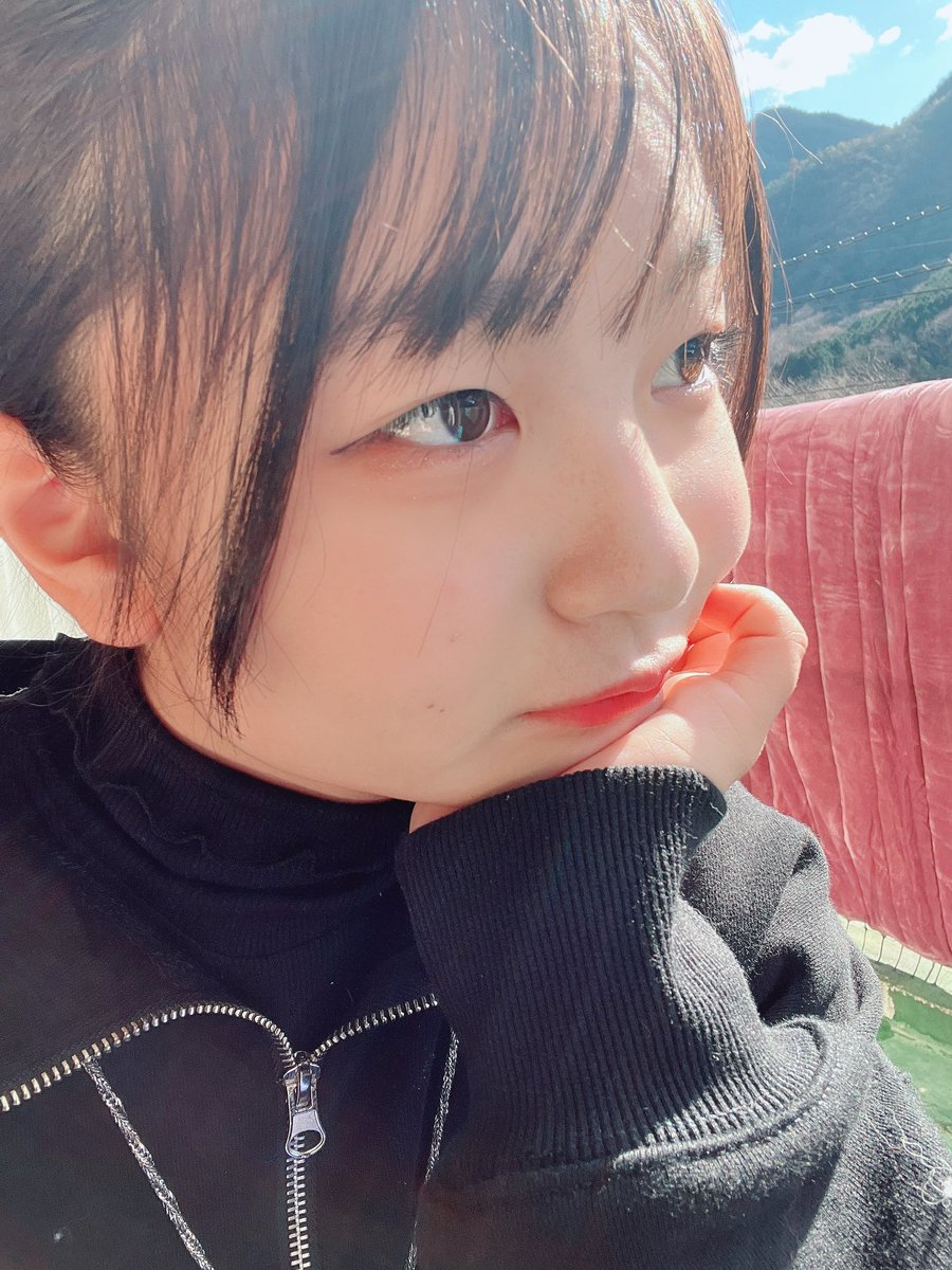 稲村真琴(まこ)の画像 KOBerrieS こんばんはー！🌕今日祖父母の家から自分の家に帰ってきましたー！🏠(ただいまー！)ちなみに昨日の果物はみかん🍊です！やっぱり自分の家って落ち着く〜！🙃祖父母の家も落ち着くけど自分の家ってなんとも言えない落ち着くものがあるんですけど分かって欲しいです！！！#コウベリ https://t.co/dZWvfhSAi0