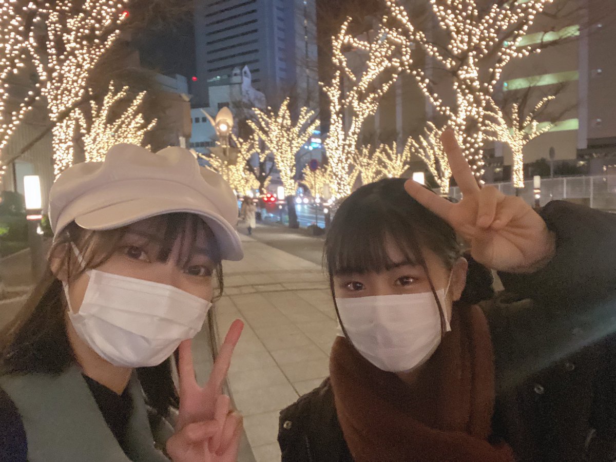 廣瀬未沙(みーちゃん)の画像 KOBerrieS こんばんは〜🤍今日からお仕事始まったりする人多いのかな？？皆さんお疲れ様です✨私はまだ休みですが来週から大学の試験があるのでお勉強してました〜📖お正月気分が抜けないので少しずつ体慣らさないとです、！年末最後のライブ終わり、イルミネーション綺麗だったのでパシャリ📸#コウベリ https://t.co/eohLcI03Mv