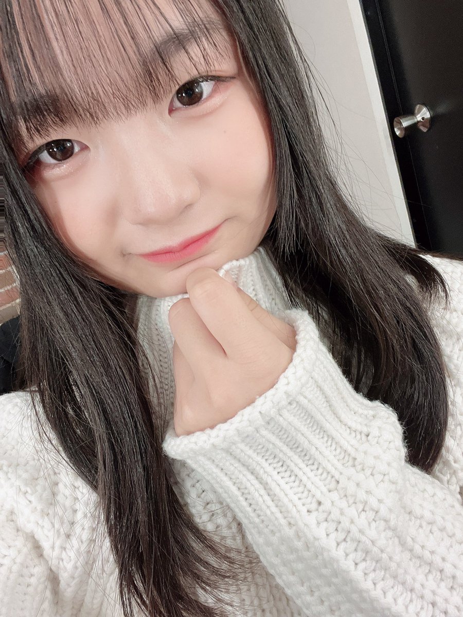 稲村真琴(まこ)の画像 KOBerrieS こんにちは〜！！今日は友達とお昼からお出かけに行きました！✌️服を買ったり遅すぎるクリスマスプレゼントを買ったり、海鮮丼を食べたり…🫧10年ぐらい家族ぐるみで仲良いお友達なのでほんとに家族みたいだなって改めて思った笑😂💚その子の誕生日プレゼントなにがいいかな？#コウベリ https://t.co/JvlkgcthvI
