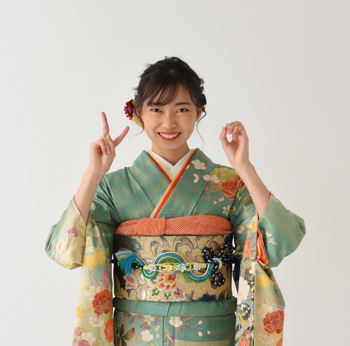KOBerrieS 新成人の皆様！成人おめでとうございます✨早いもので私も成人してから1年、、、ということで今更成人式前撮りの写真発掘しました🙄インスタにたくさん写真あげたのでそちらも是非ご覧ください〜🥰#コウベリ#新成人 #成人式 https://t.co/p39ygFZ2E6 https://t.co/DumUrObn3A